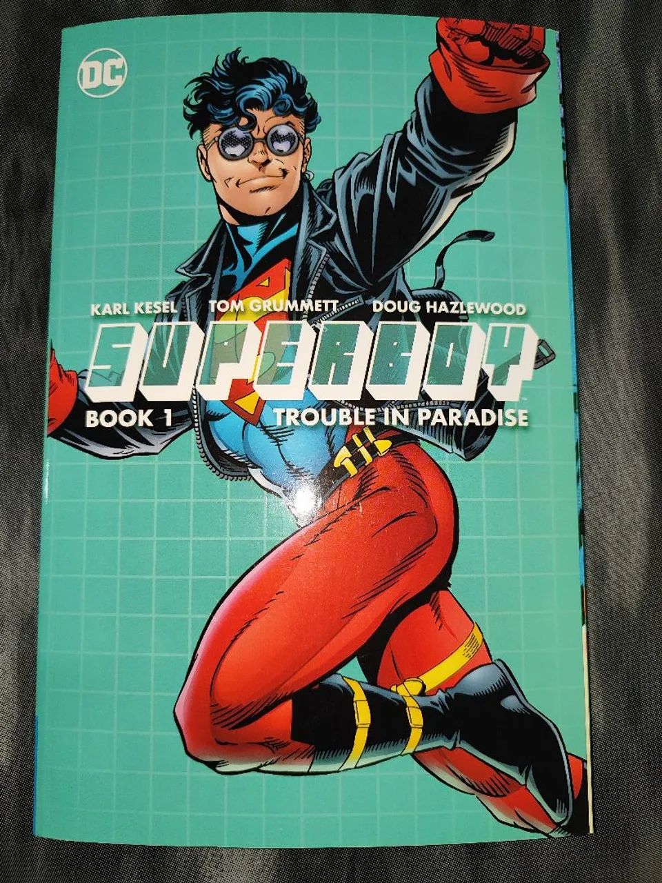 Superboy book One - em INGLÊS 