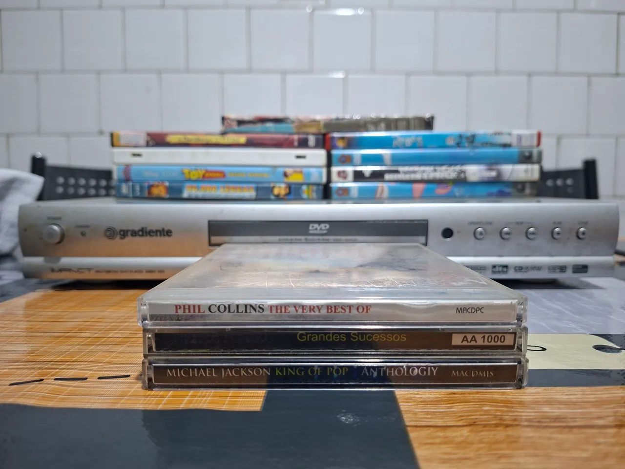 DVD Player Gradiente + Lote de DVDs e CDs