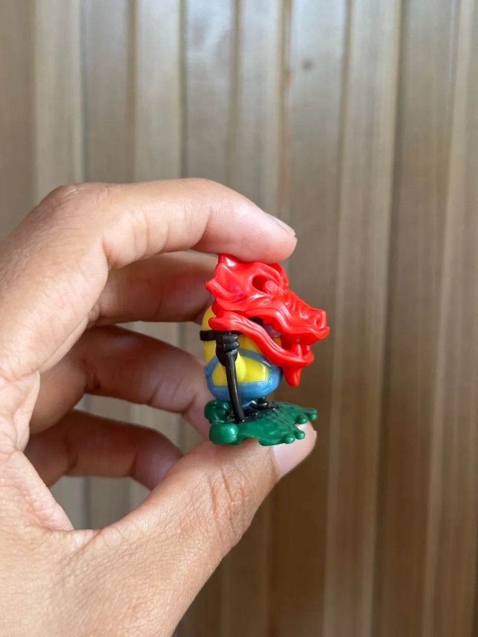 boneco bob minions kinder ovo - Foto 4