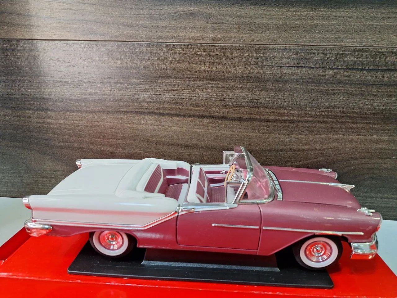 Na caixa, 1:18, Oldsmobile Super88 - Foto 4