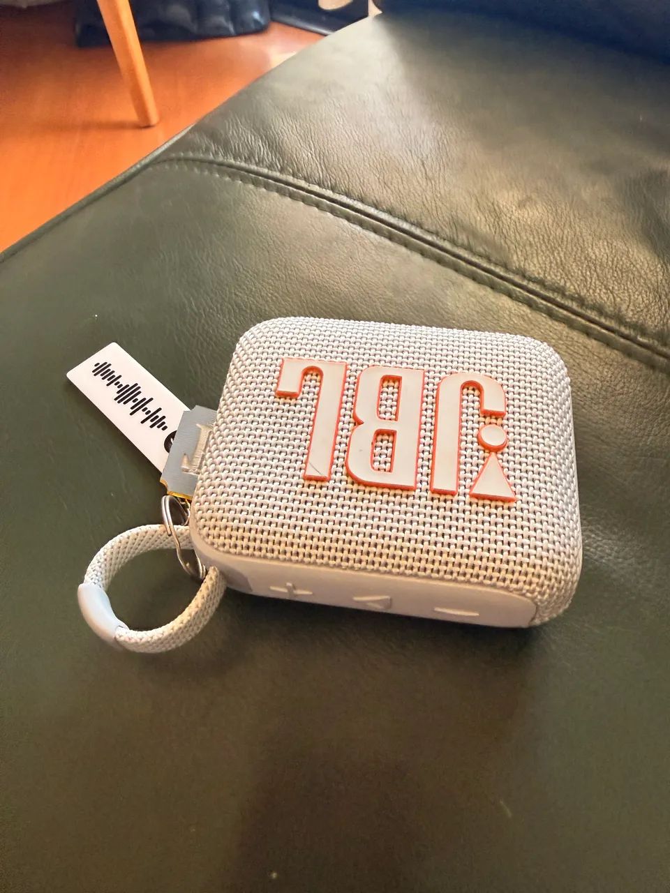 Caixinha JBL original nunca usada 
