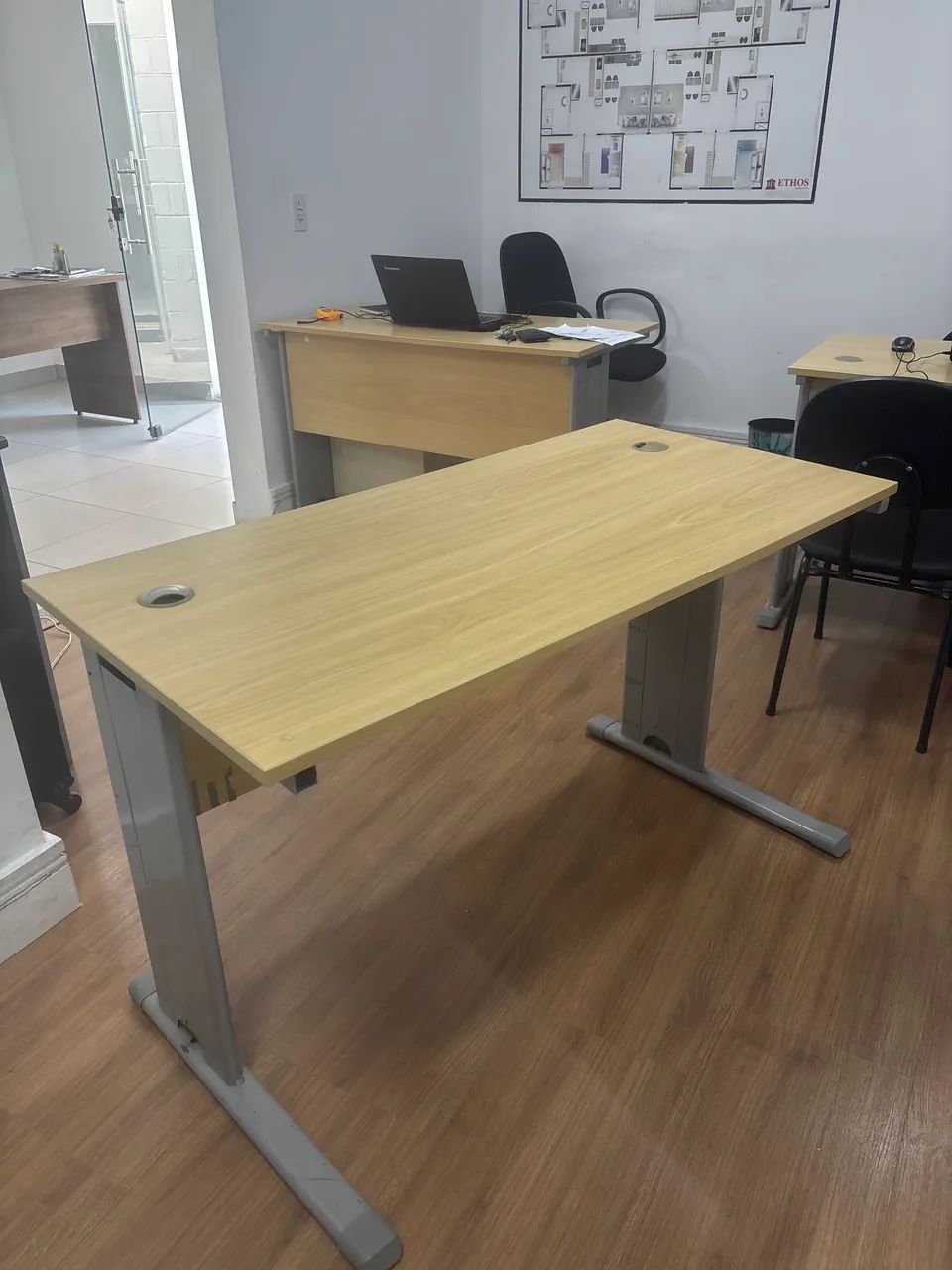 8 Mesas de Escritório R$100,00 cada