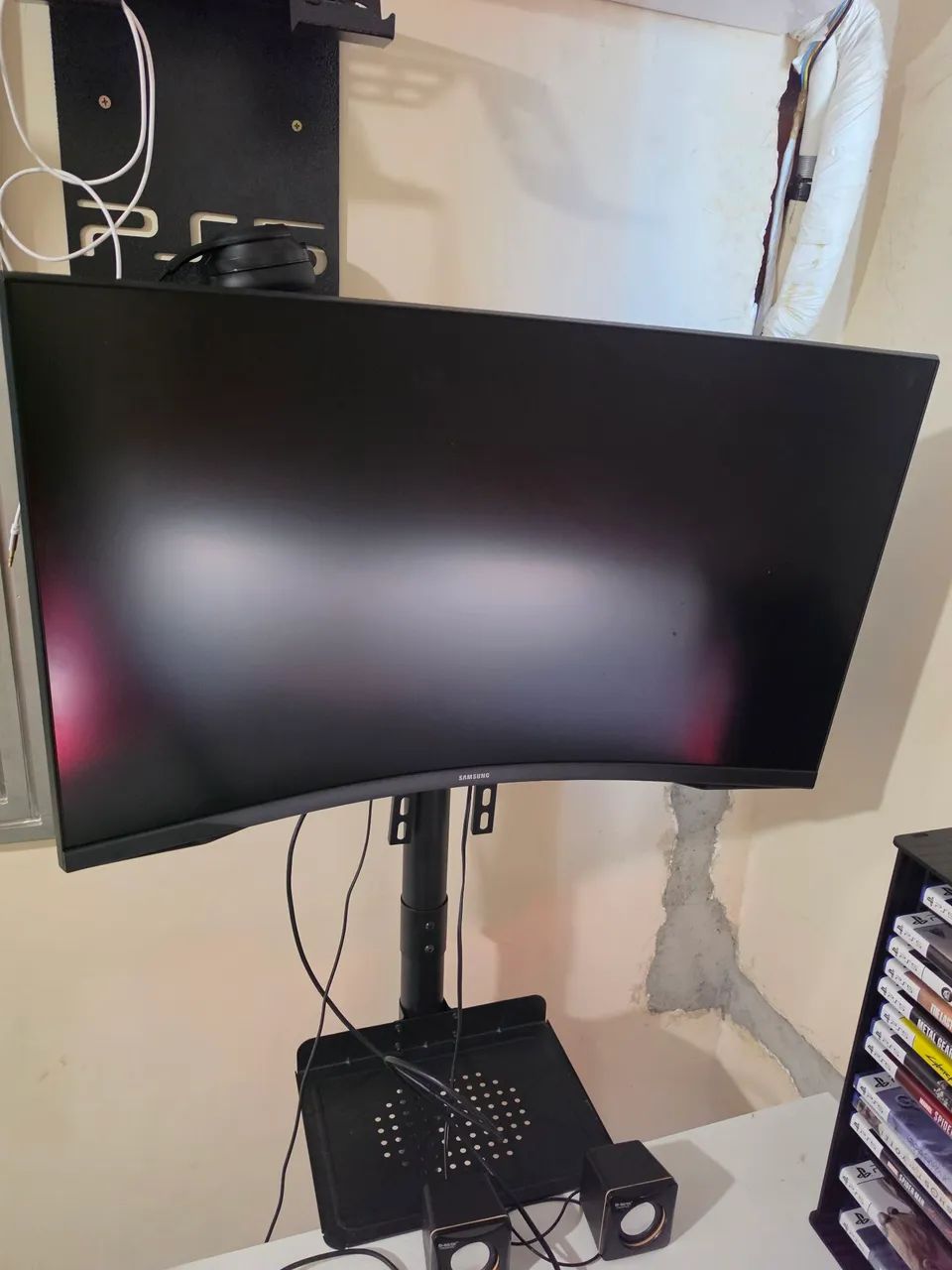 Monitor curvo odyssey G5 32 polegadas + suporte personalizado - Foto 2