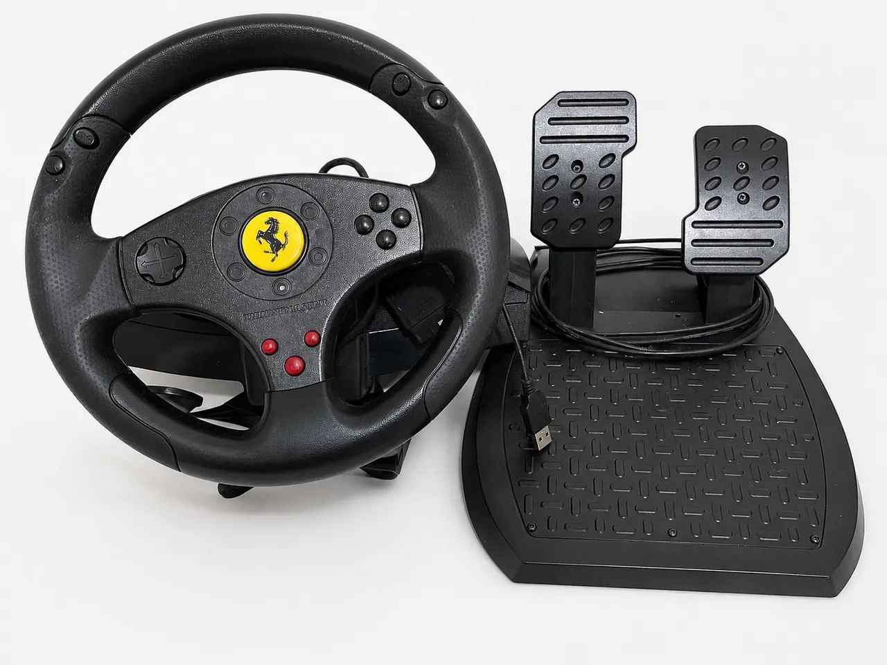 Volante Thrustmaster Ferrari GT Experience com Pedais - PC/PS2 e PS3- Excelente Estado