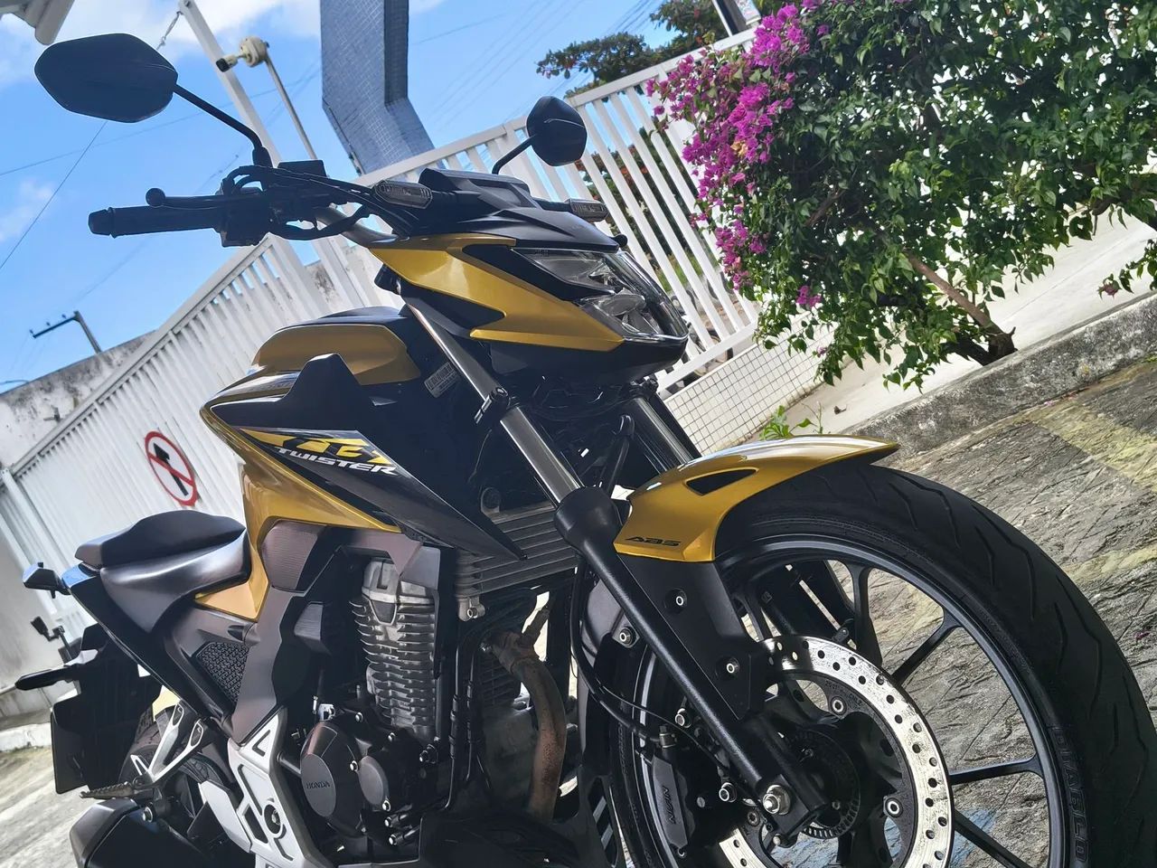 CB 300F dourada  - Foto 4