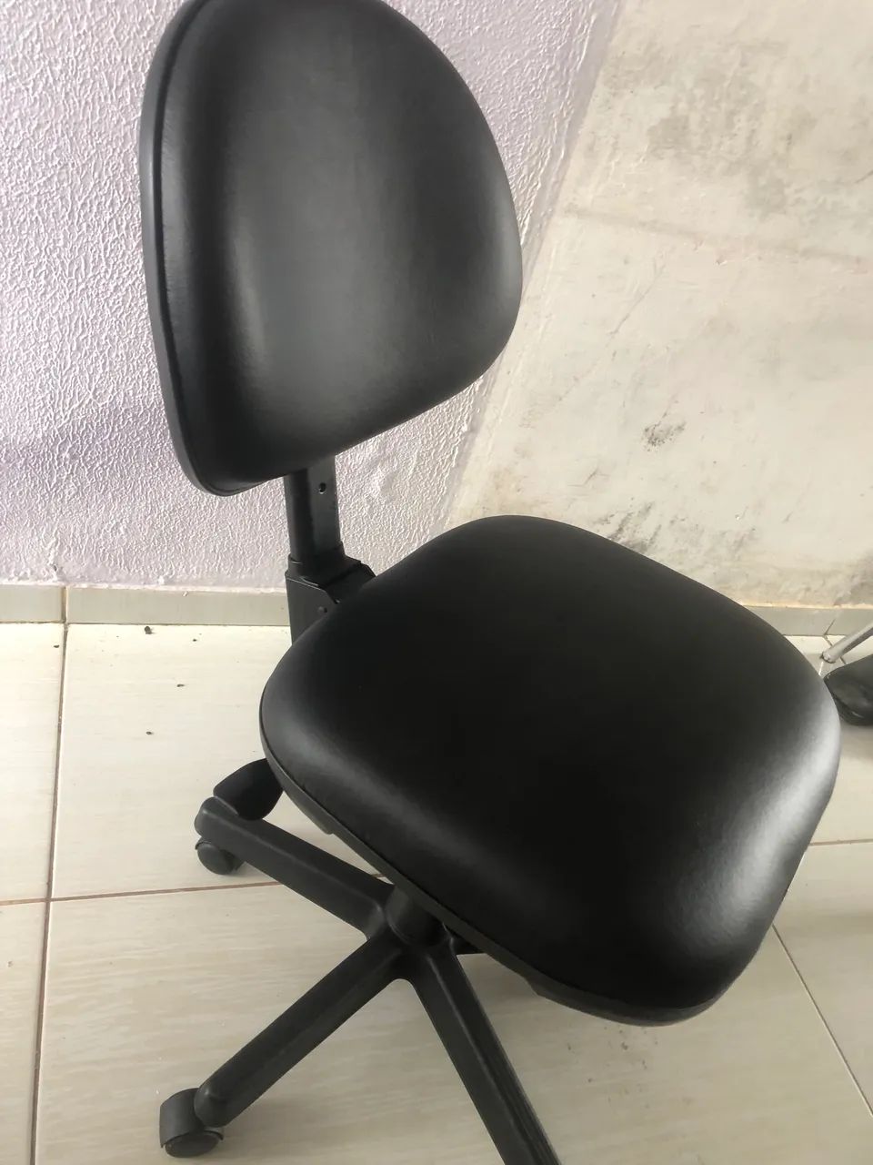 Cadeira Back System escritório de COURO