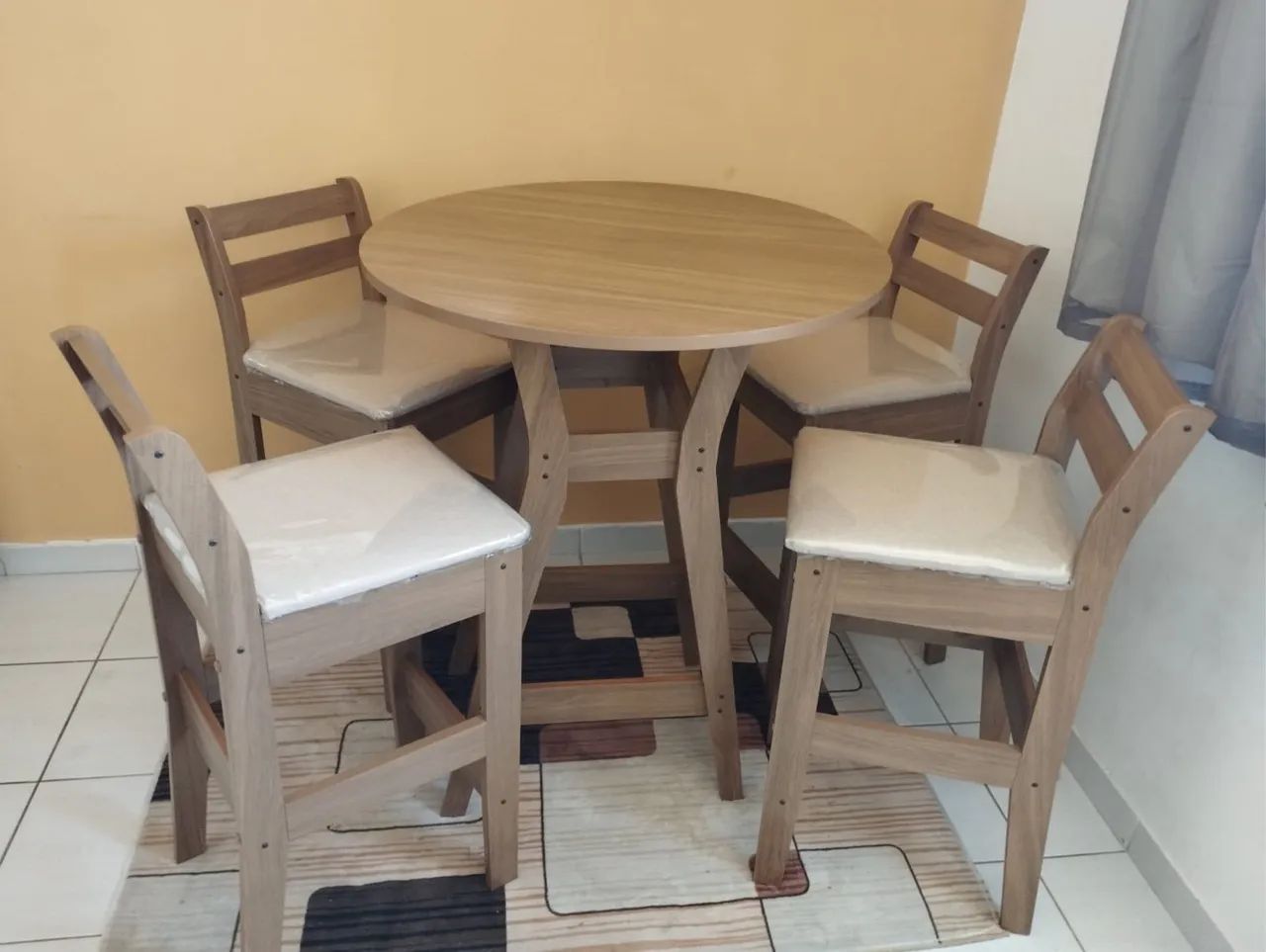Conjunto de Mesa Bistrô c 4 cadeiras  - Foto 2