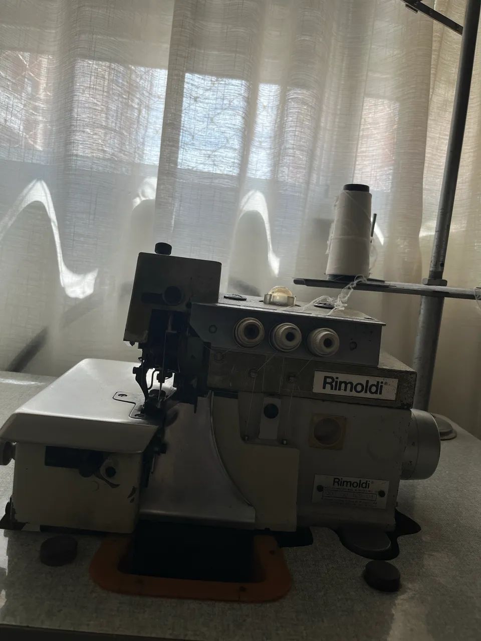 Máquina overloque Rimoldi - Foto 6