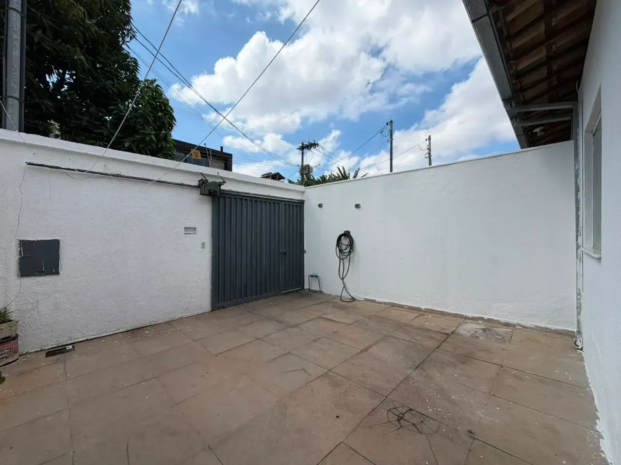 Casa geminada com 2 quartos 1 banheiro 2 vagas - Foto 2