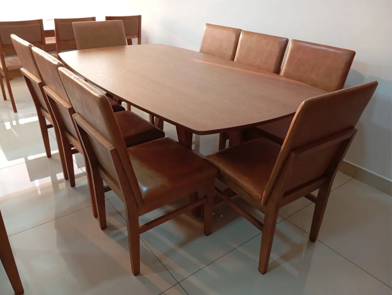 Mesa resistente de madeira 