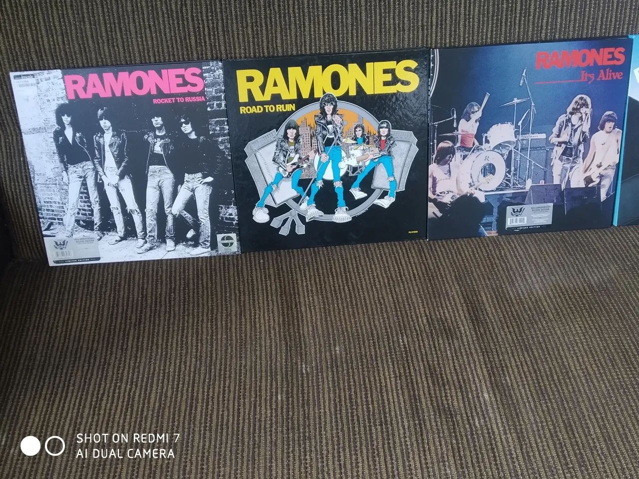 5  BOX  ramones edição limitada  - Foto 5
