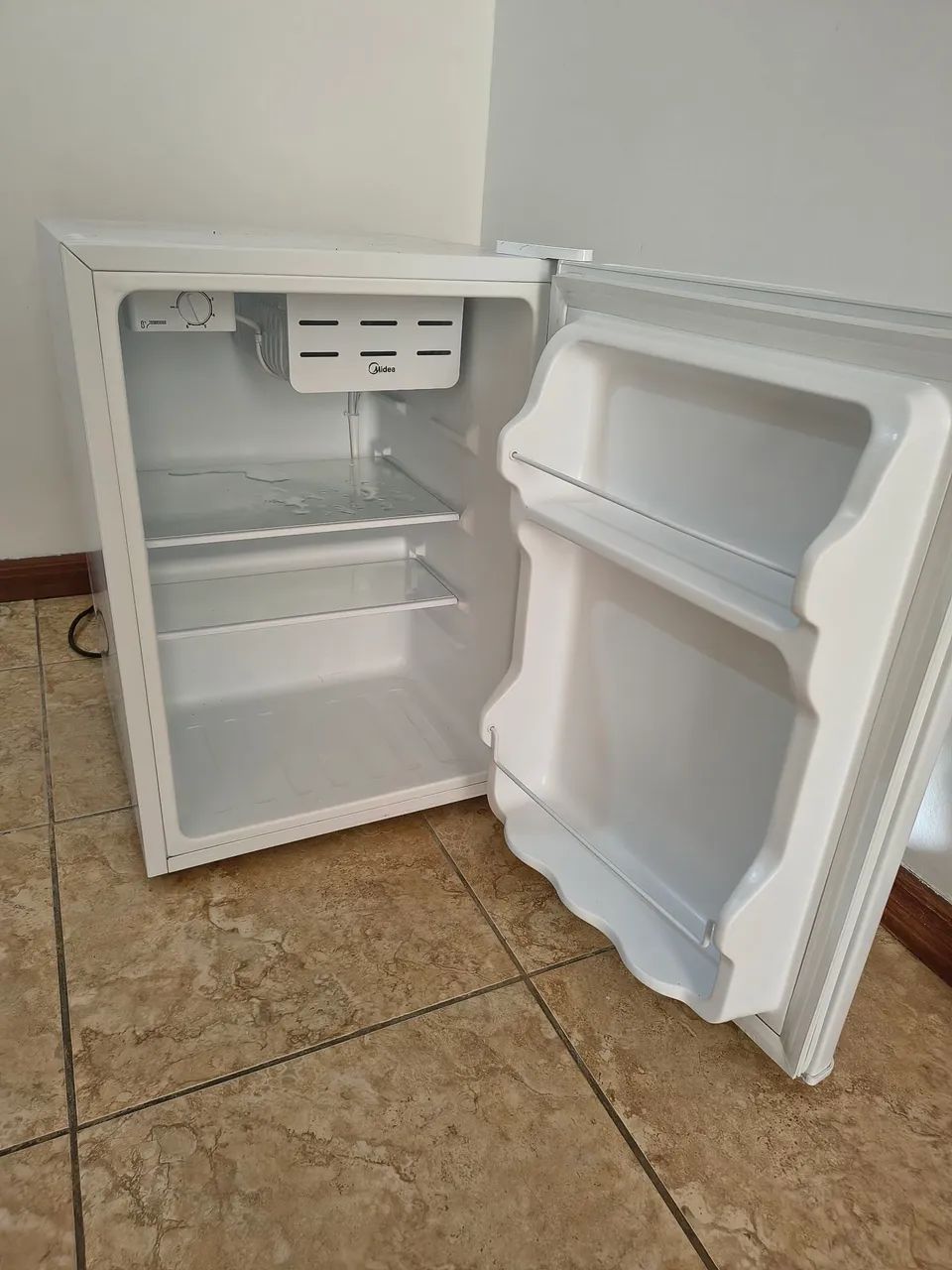 Frigobar Midea 67l 127v Branco - Foto 2