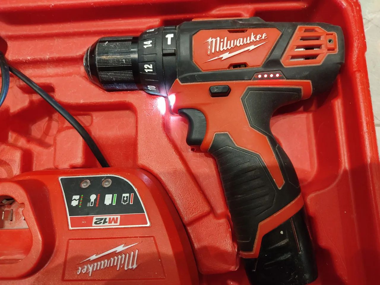  Furadeira Parafusadeira Milwaukee m12 - Foto 2