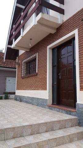 Ótima casa com 3 quartos sendo 1 suíte Vila Lolly