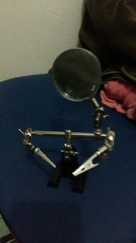 Suporte com garras e lente de aumento