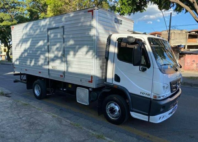 MERCEDES-BENZ 1016 BAÚ 2013