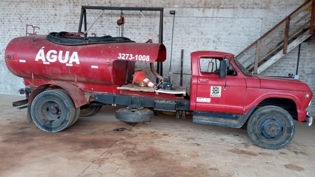 CAMINHAO TANQUE PIPA