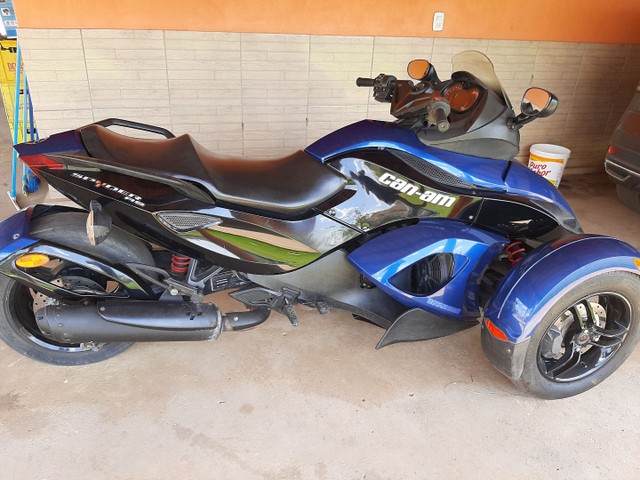TRICICLO CAN-AM SPYDER RS-S