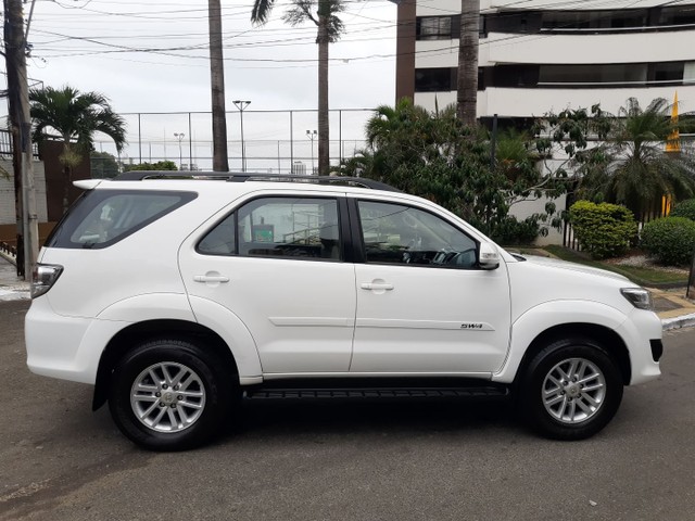 TOYOTA HILUX SW4 FLEX 2015 BEM NOVA!!!!