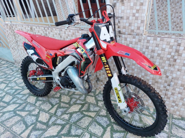 Cr 125 toda restaurada moto extra pr pessoas exigente,aceito troca em outras motos! 