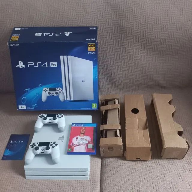 Sony Consola PS4 Pro 1TB + FIFA 21 Edição Real Madrid