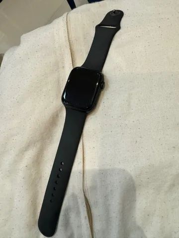 Apple Watch Series 7 GPS 45mm Alumínio Preto com Bracelete Desportiva Preta