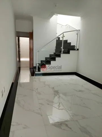 Sobrado à venda na Penha, novo com 3 dormitórios, 1 suíte, 2 vagas e espaço gourmet.