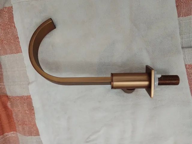 Torneira dourada Fani bica baixa  - Foto 3