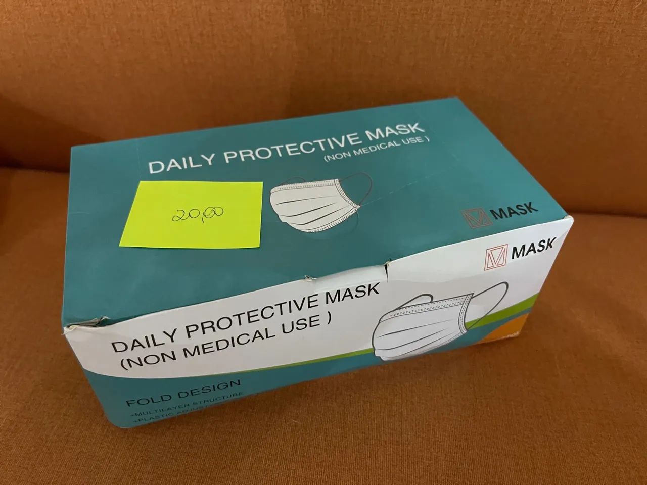 Máscaras descartável proteção tripla caixa com 50 un 