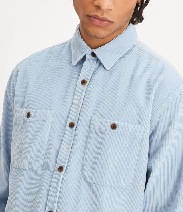 camisa regular em algodão com textura cotelê e bolsos azul claro