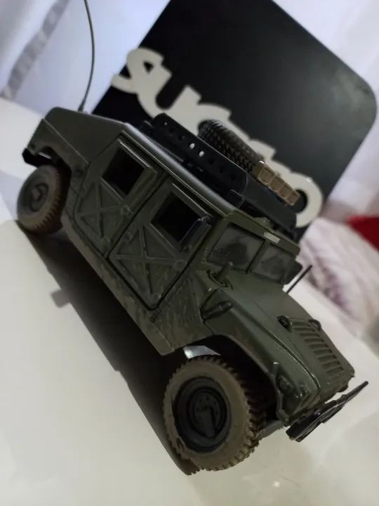 Carrinho de metal da maisto 1:27 Humvee