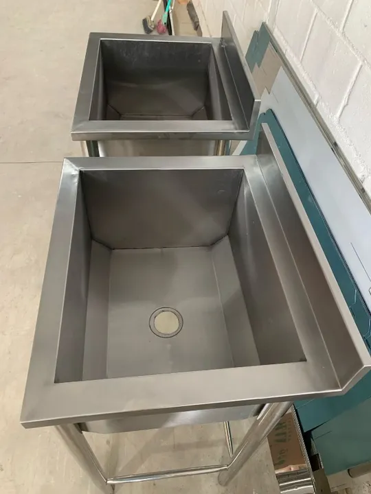Tanques em Aço Inoxidável - Pés tubulares contraventados