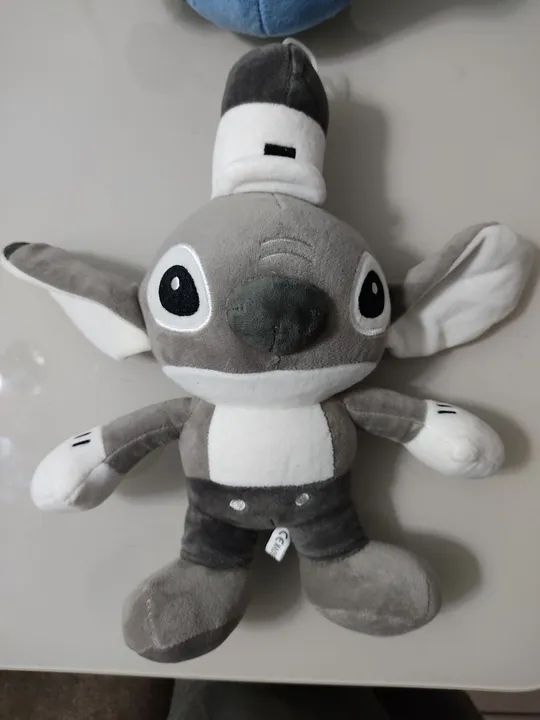 Pelúcia Stitch preto e branco