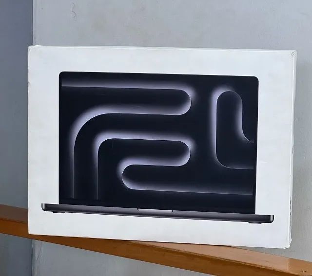 MacBook Pro M3 Pro 2023 14.2 18GB/ 512SSD