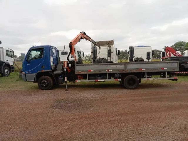 Mercedes-Benz Accelo 1016 ano 2016, Com Munck Argos 7500 kg - Foto 2