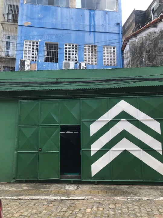 Galpão com mezanino de 300m2 na Mouraria, 