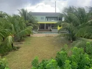 Casa Arembepe com 4/4, 3 suítes, terreno de 1.000m²!