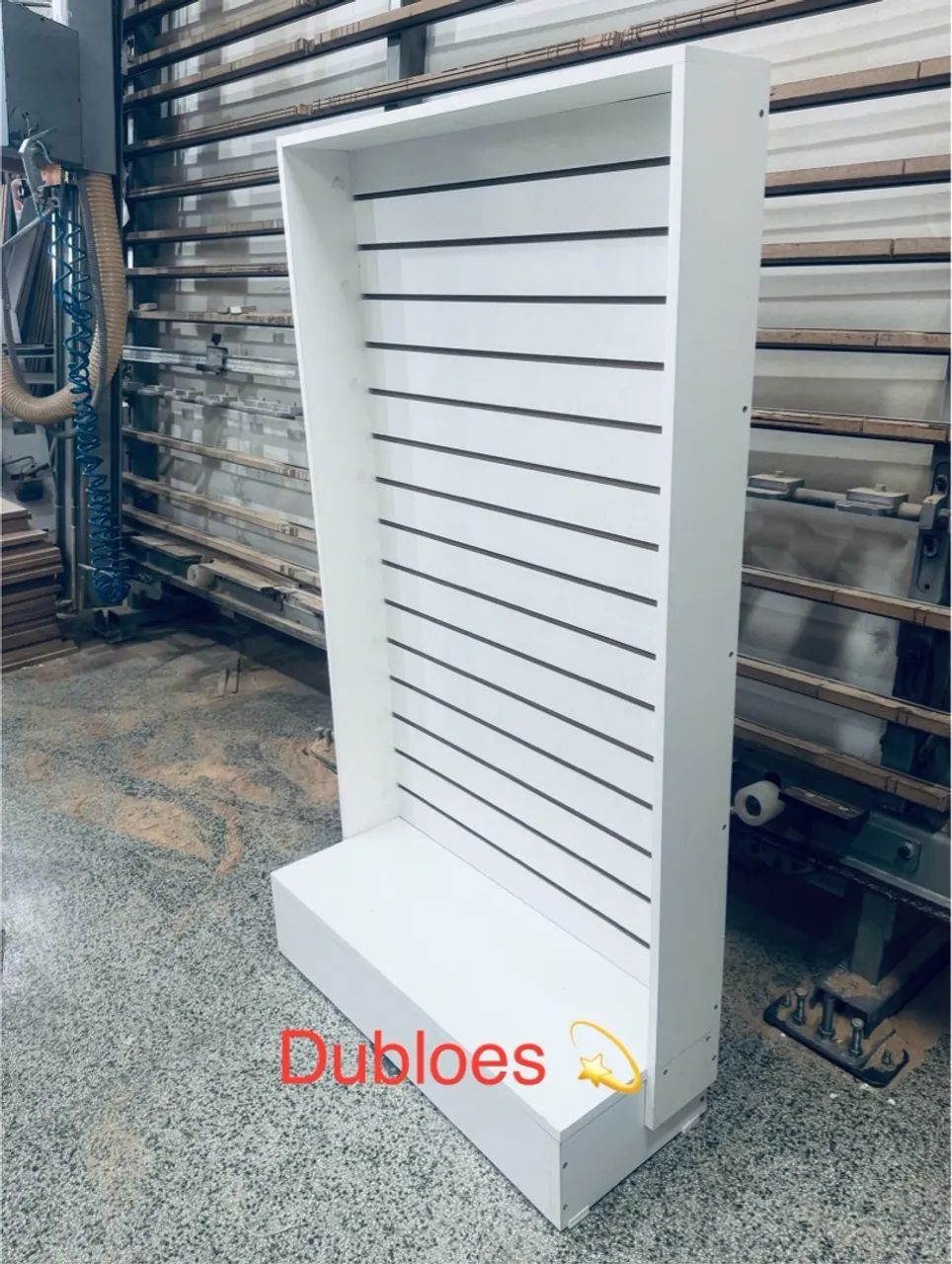  ?Gôndola   Expositora de parede  _fabricante  MDF nova 