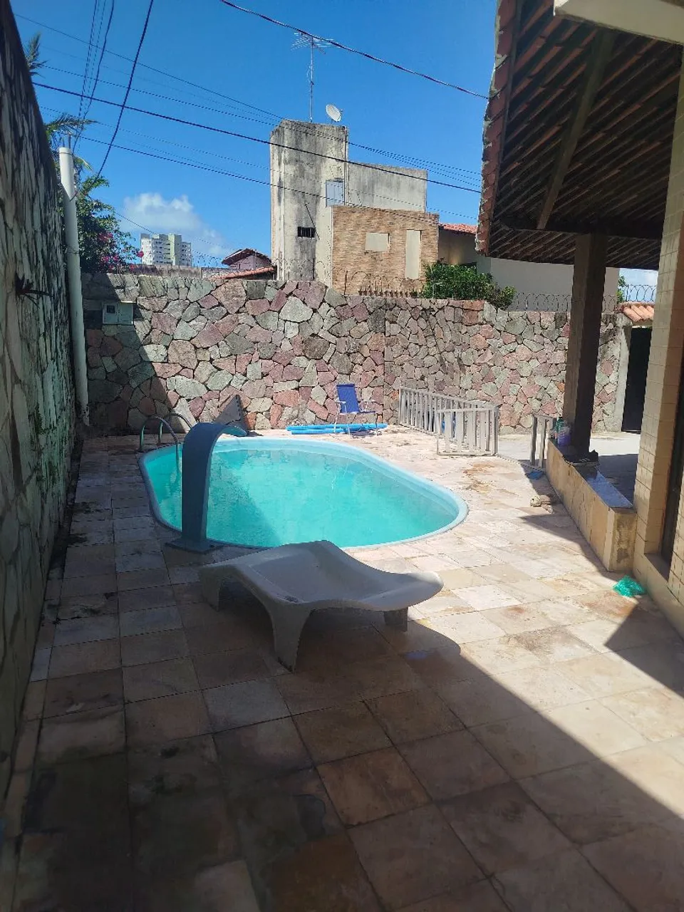 Aluga-se casa em ponta negra