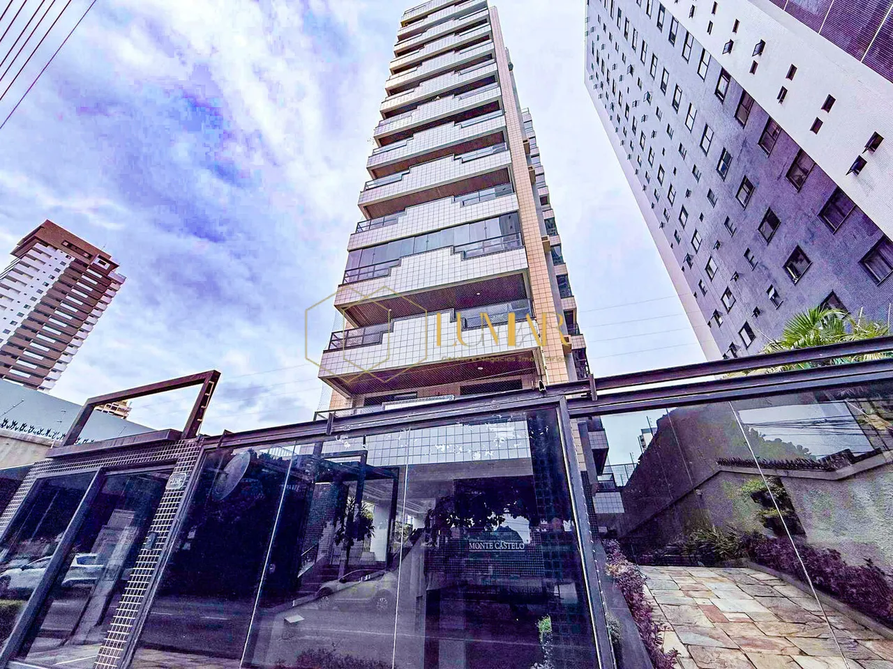 LUMIAR VENDE - Ed Monte Castelo: Apto 172m², 3 suítes, sacada e 2 vagas - São Brás