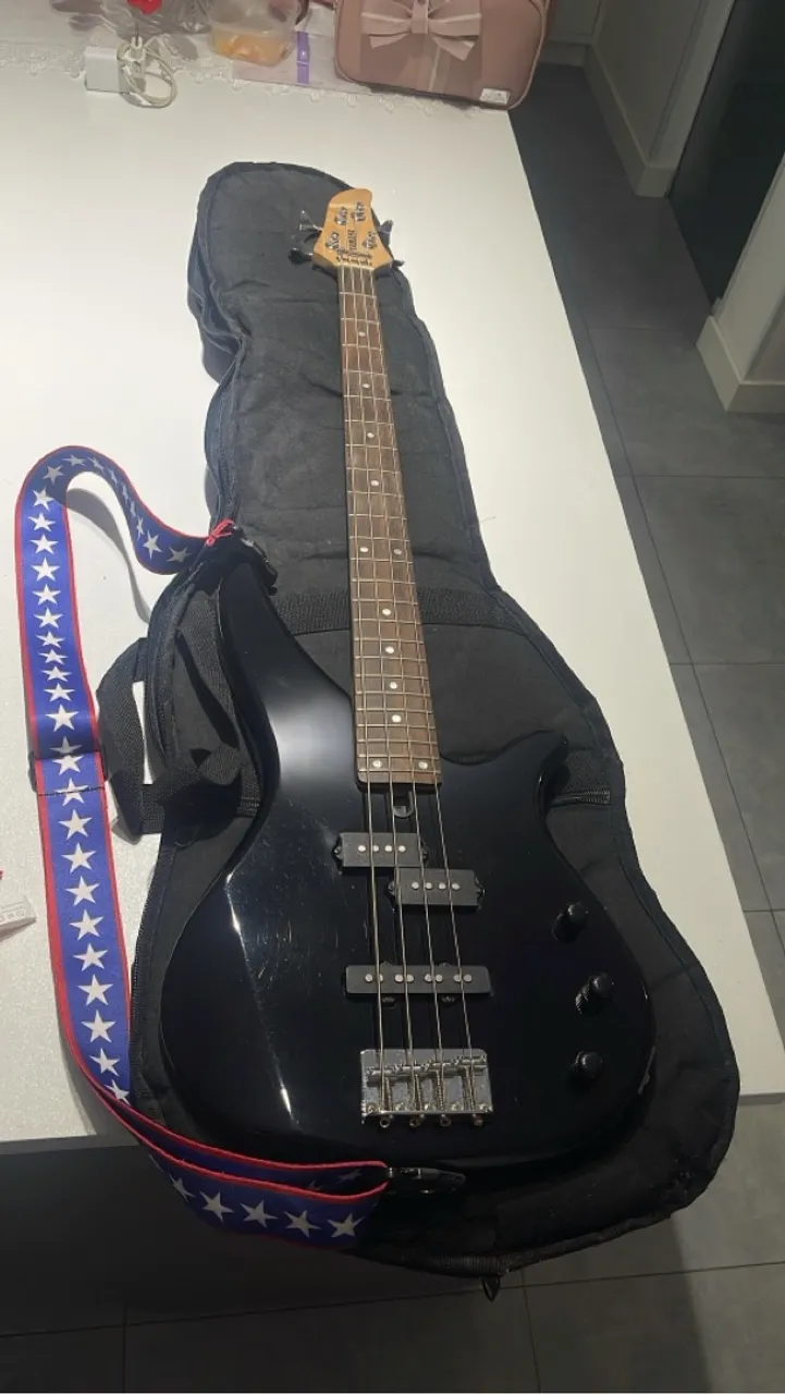 Baixo Elétrico Yamaha