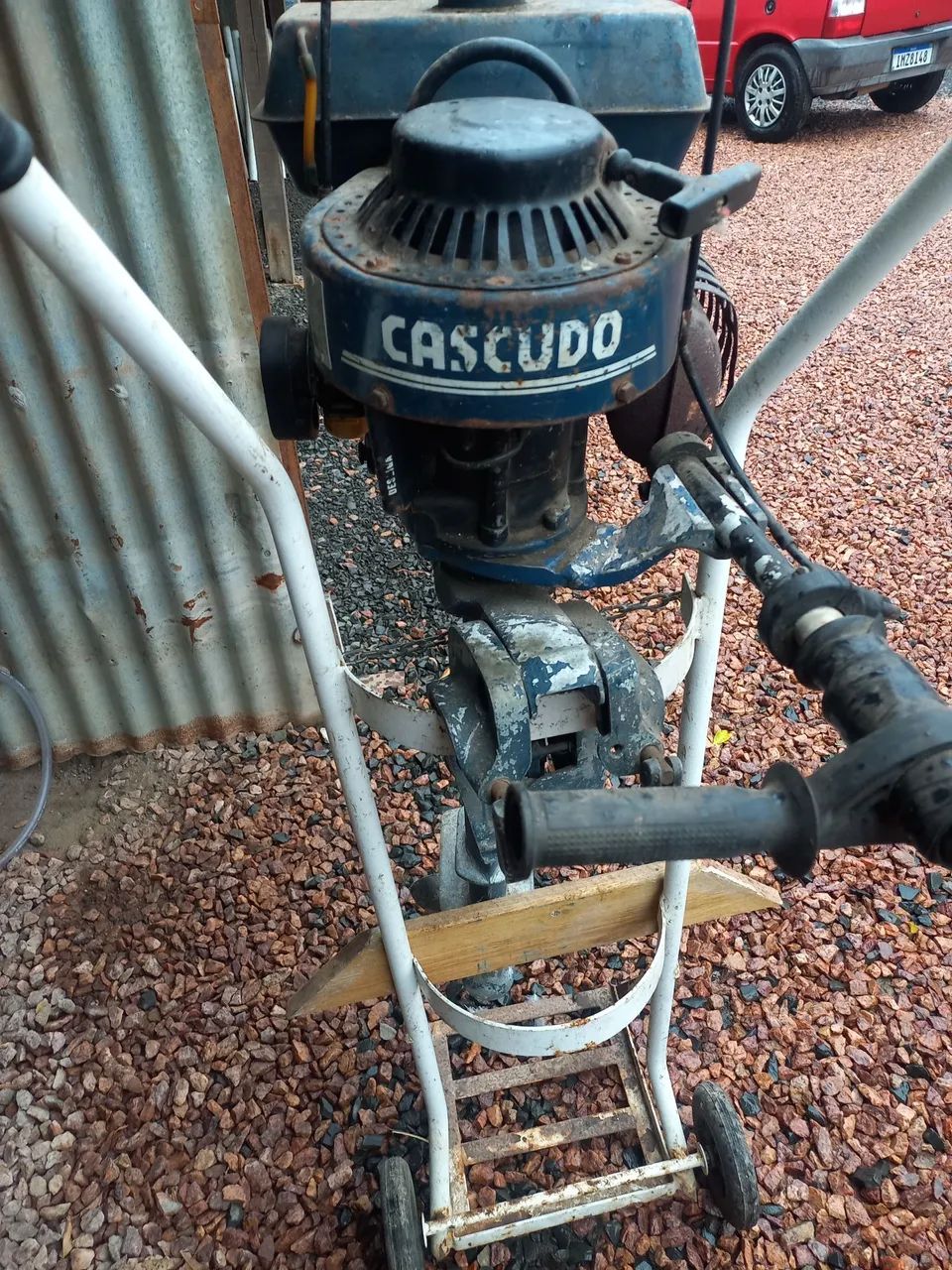 Motor de popa cascudo 4hp funcionando perfeitamente  - Foto 2