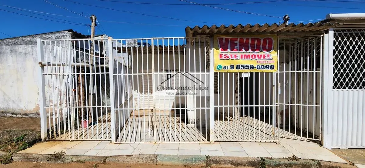 Casa com 3 kitnets QR 625 Samambaia