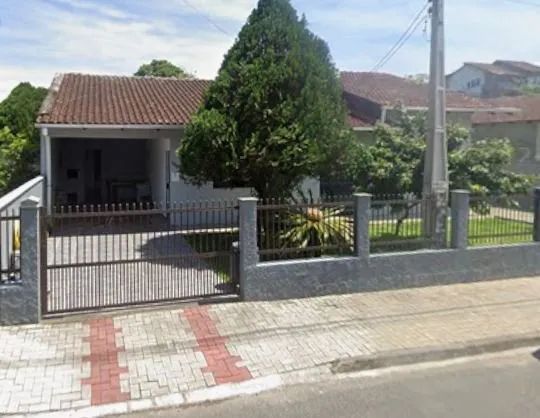 Casa com kitnet anexa, com 170 metros quadrados 