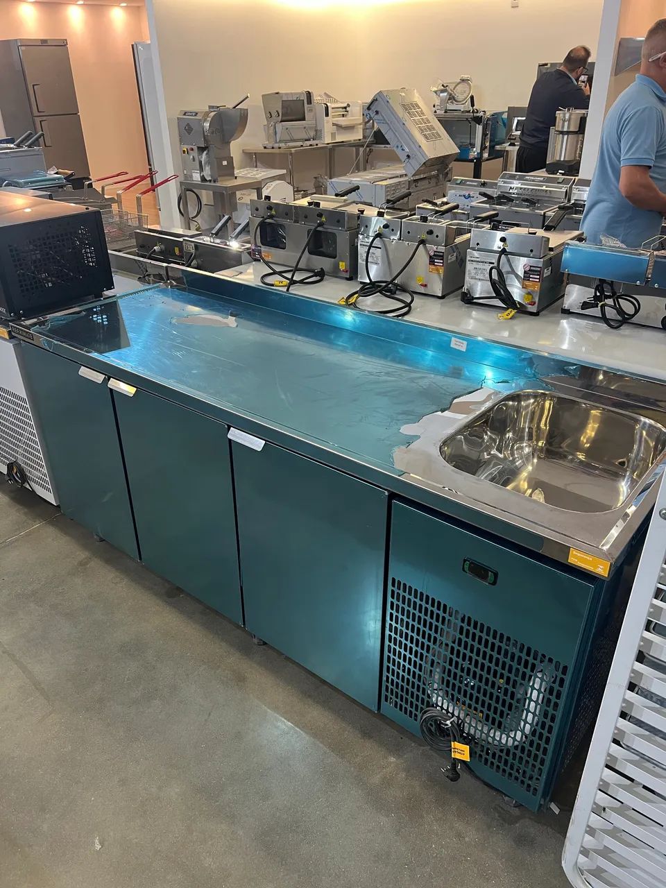 Balcão de serviço 2m refrigerado com pia novo pronta entrega 