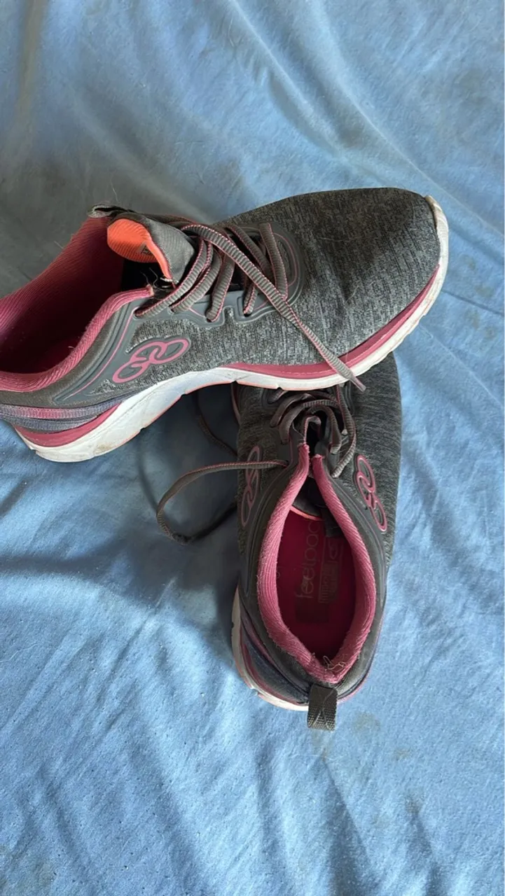 Tênis Feminino Cinza