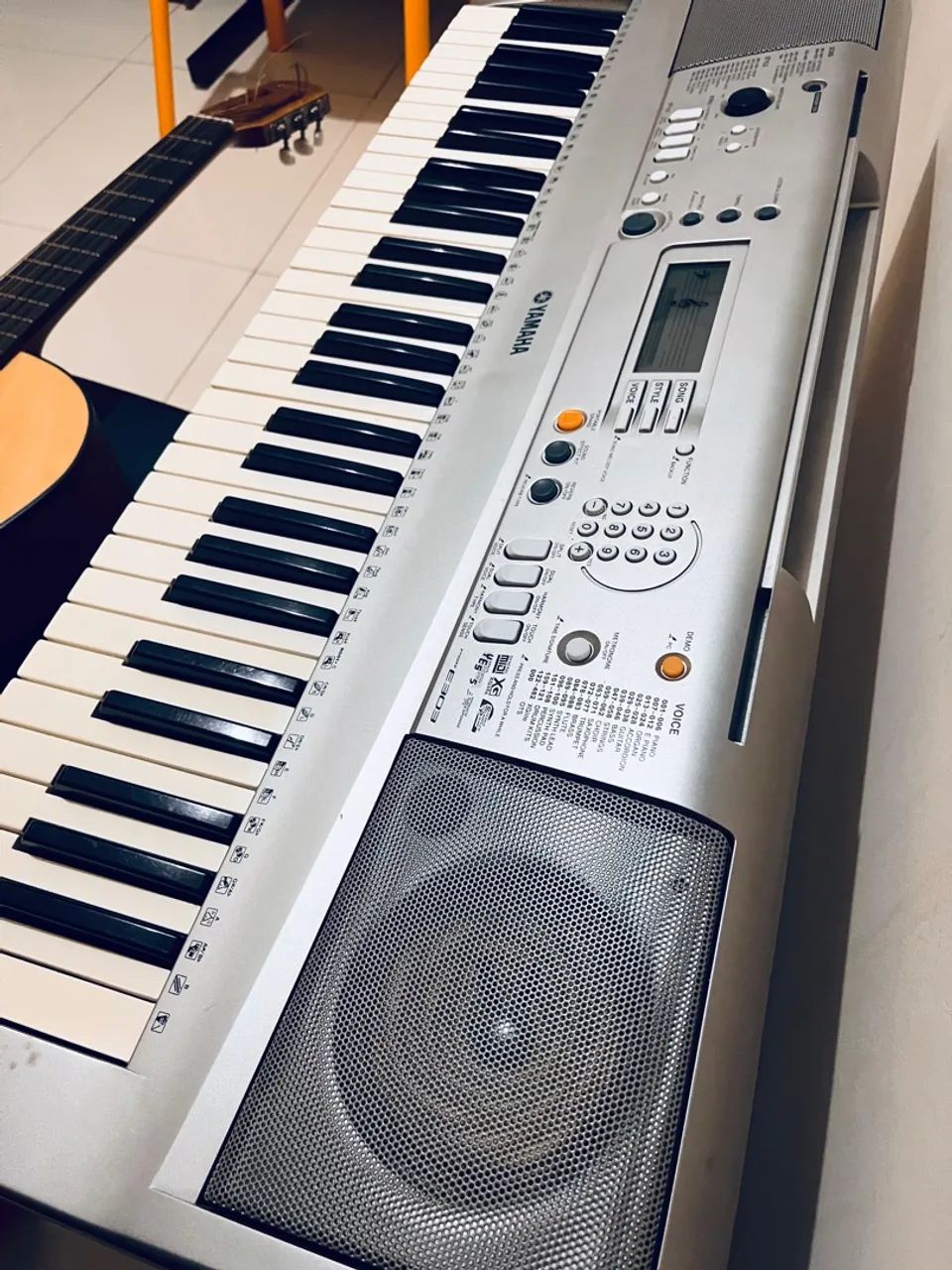 Teclado Yamaha PSR-E303 (ÓTIMO P/ IGREJA)