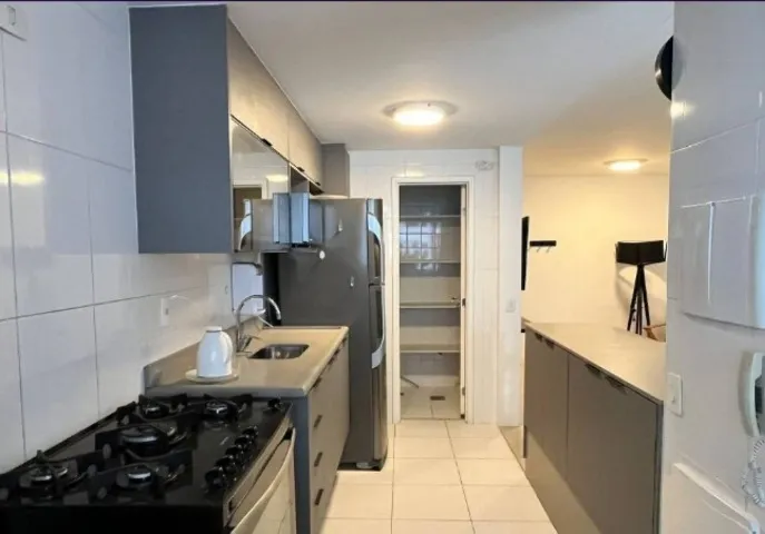 Vende-se lindo apartamento com 2 quartos, 2 banheiros e 1 vaga