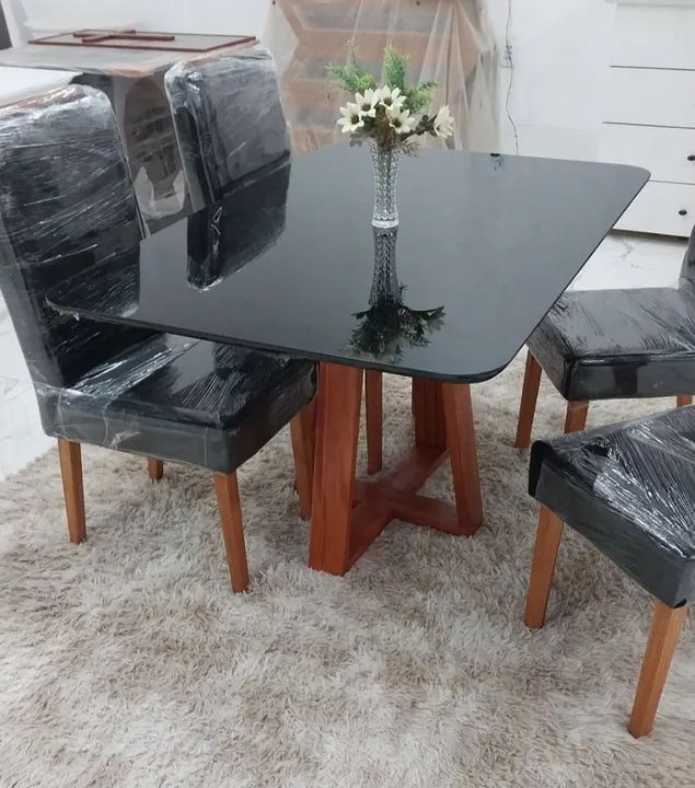 Mesa de Jantar 4 Cadeiras em Vidro Preto 100% Madeira - Foto 2