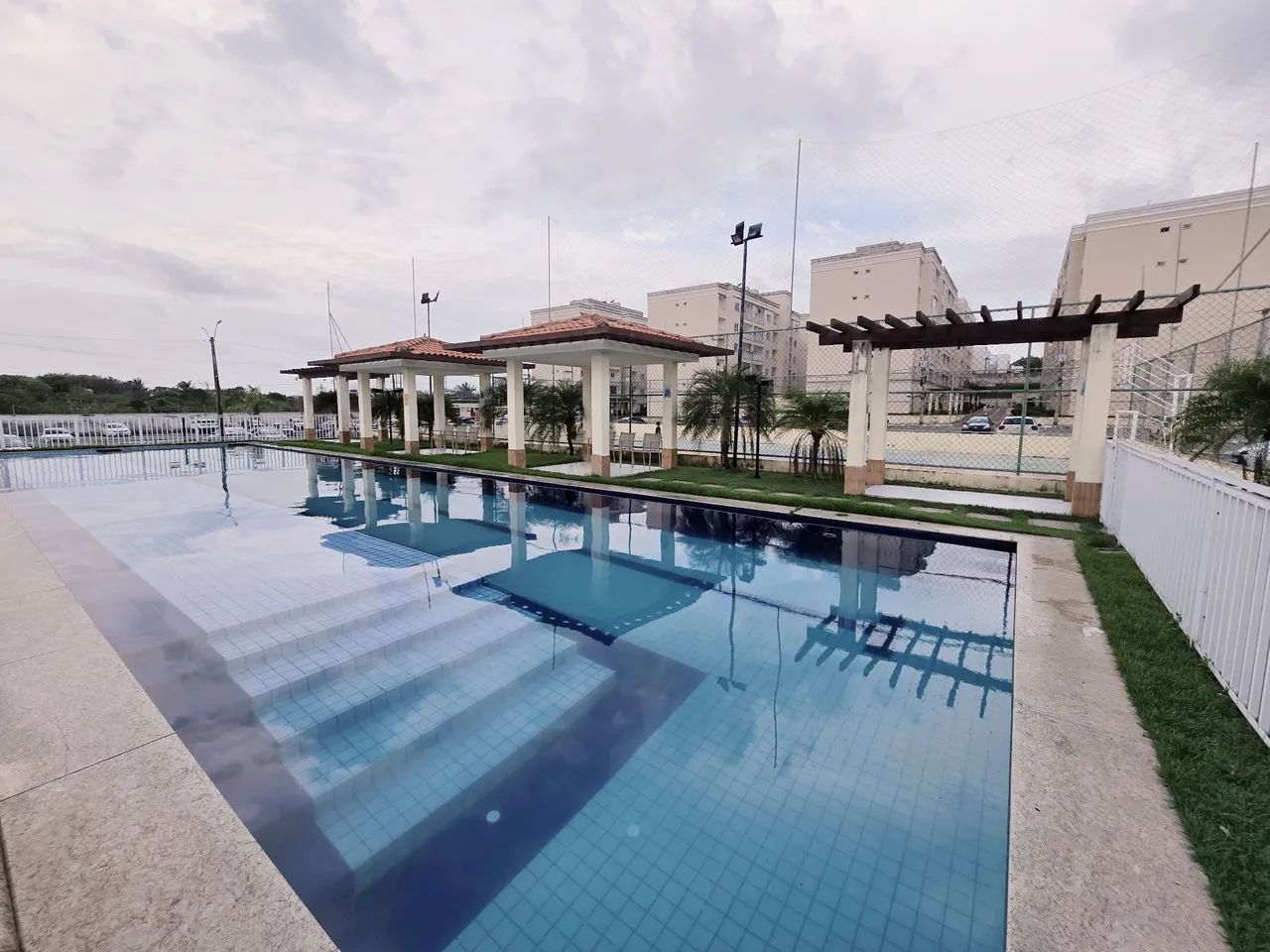 Apartamento por temporada com piscina e área de lazer incrível.  